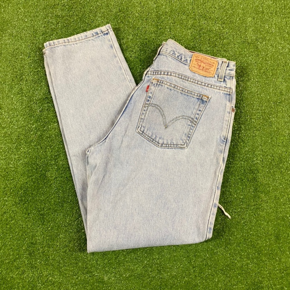 Y2K light wash Levi mom jeans 550